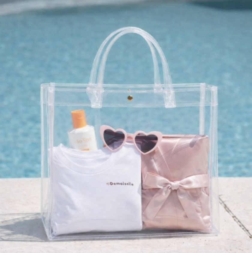 Coffret evjf avec sac transparent contenant tee shirt demoiselle lunettes coeur et accessoires enterrement vie jeune fille