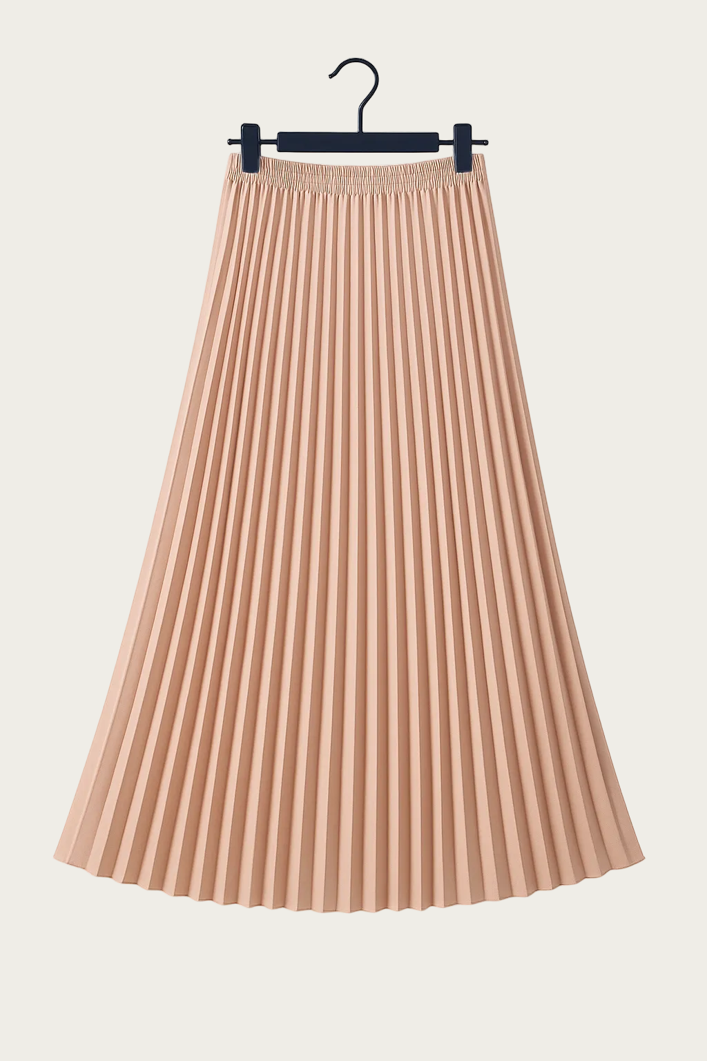 Jupe longue plissée beige rosé suspendue sur cintre, tenue fluide et élégante pour un look EVJF.
